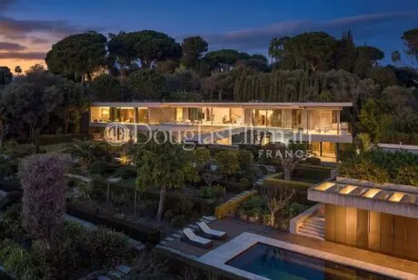 Image - CAP D&rsquo;ANTIBES – Villa contemporaine d’exception avec vue panoramique - Image nᵒ1