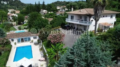 Image - VENCE : Une jolie et spacieuse villa au calme - Image nᵒ1