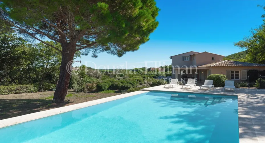 Image - Villa April
