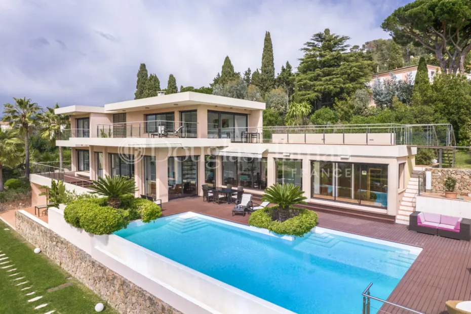 Image - Villa Flora