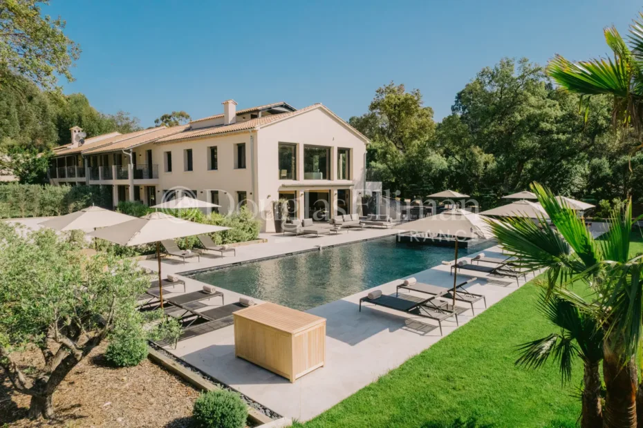Image - Villa Queen