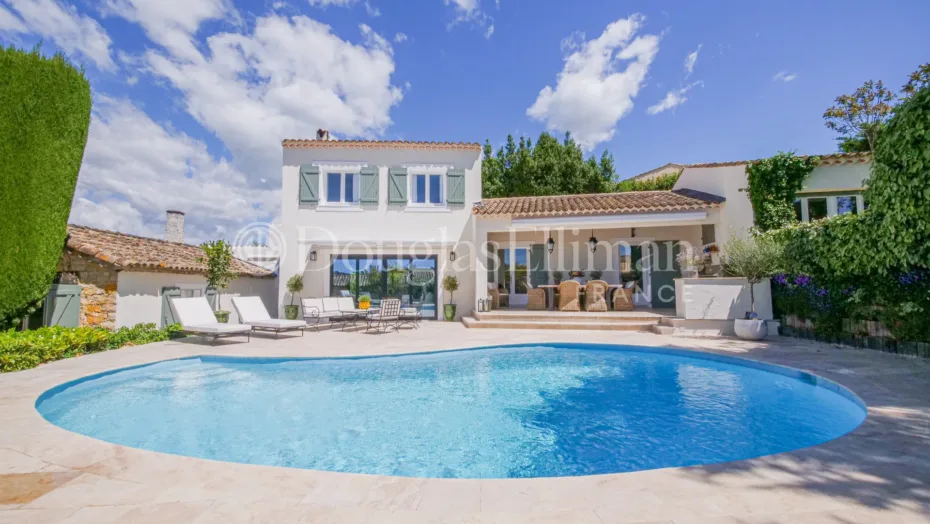 Image - Villa Lauriers