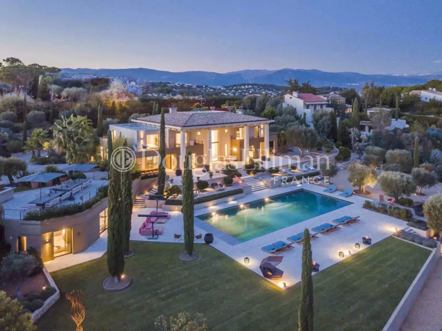 Image - SUPER-CANNES – Superbe villa avec piscine et vue mer