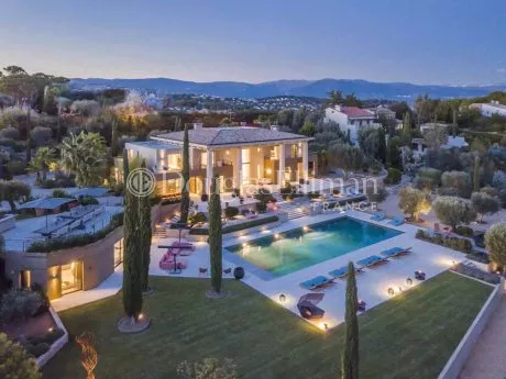 Image - SUPER CANNES – A superb villa with swimming pool and sea view - Picture n°1