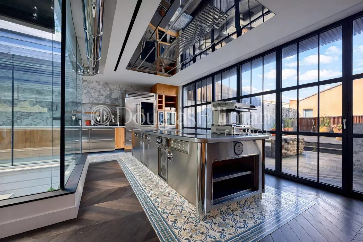 Image - BORDEAUX CHARTRONS – Luxe Suspendu – Terrasses et Garage