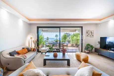 Image - CANNES CALIFORNIE – Splendid recently renovated 3 bedroom apartment with panoramic sea view - Picture n°1