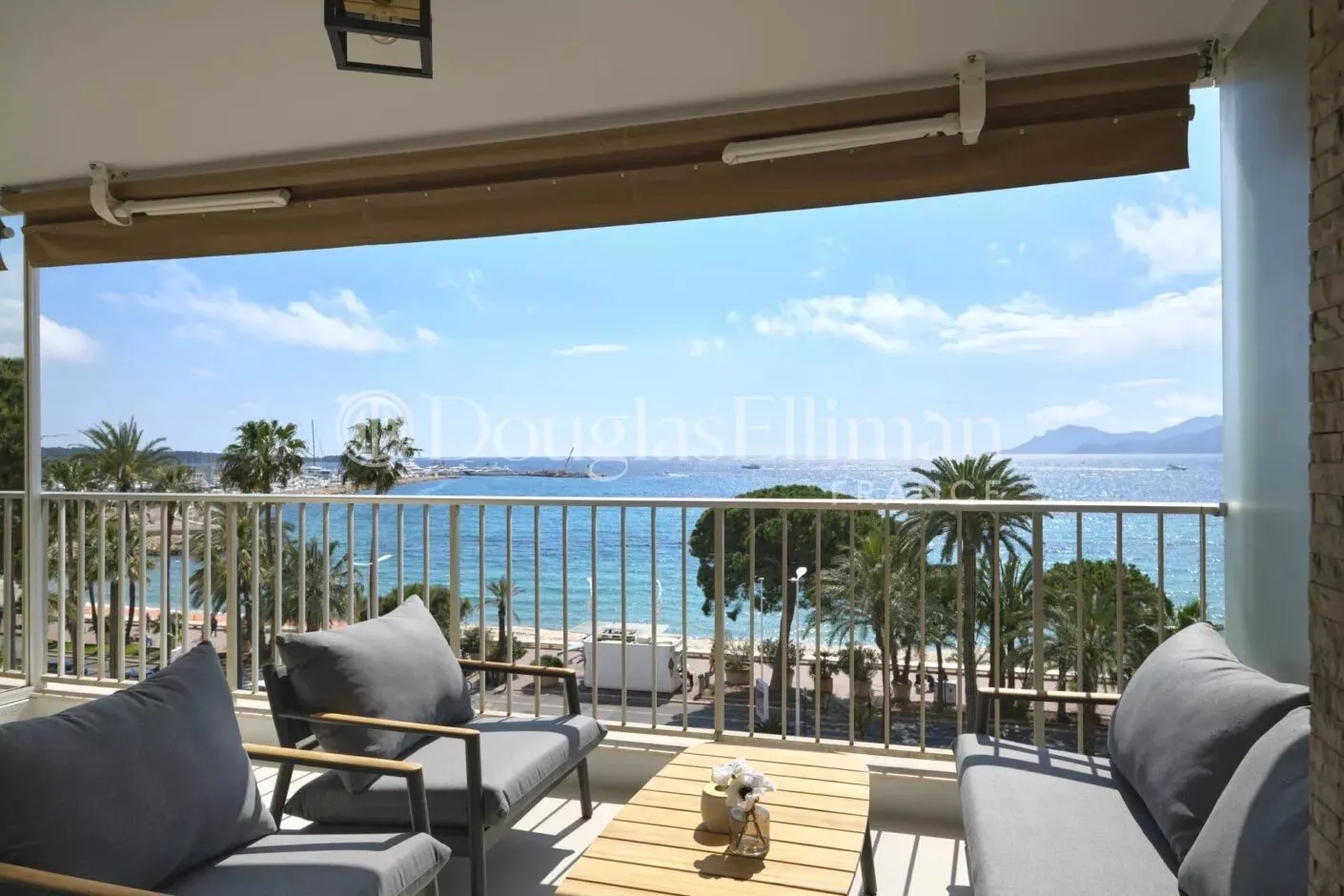 Image - CANNES CROISETTE – Magnificent flat with panoramic sea view