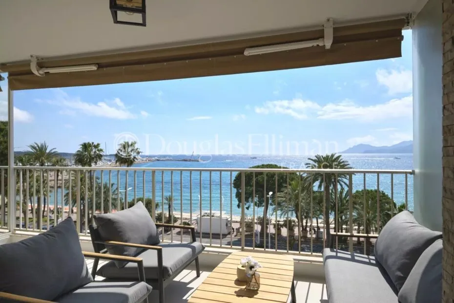 Image - CANNES CROISETTE – Magnificent flat with panoramic sea view
