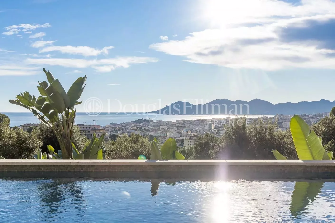Image - CANNES / LE CANNET – Superbe villa contemporaine avec vue mer panoramique