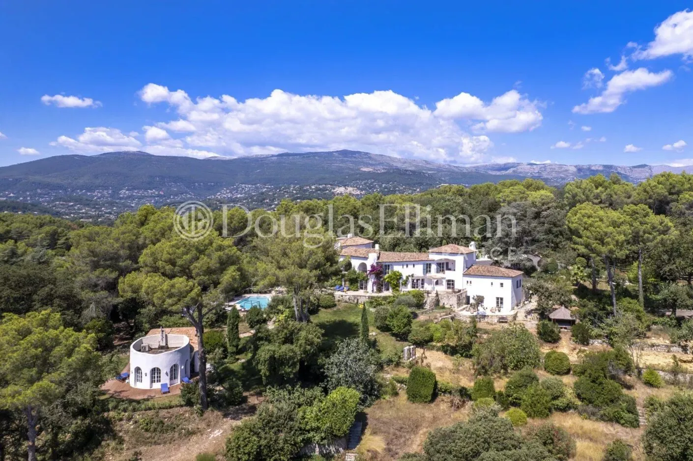Image - VALBONNE – Une magnifique propriété méditerranéenne avec vue sur la mer