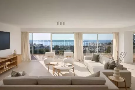 Image - CANNES – Luxueux appartement refait à neuf avec vue mer panoramique - Image nᵒ1