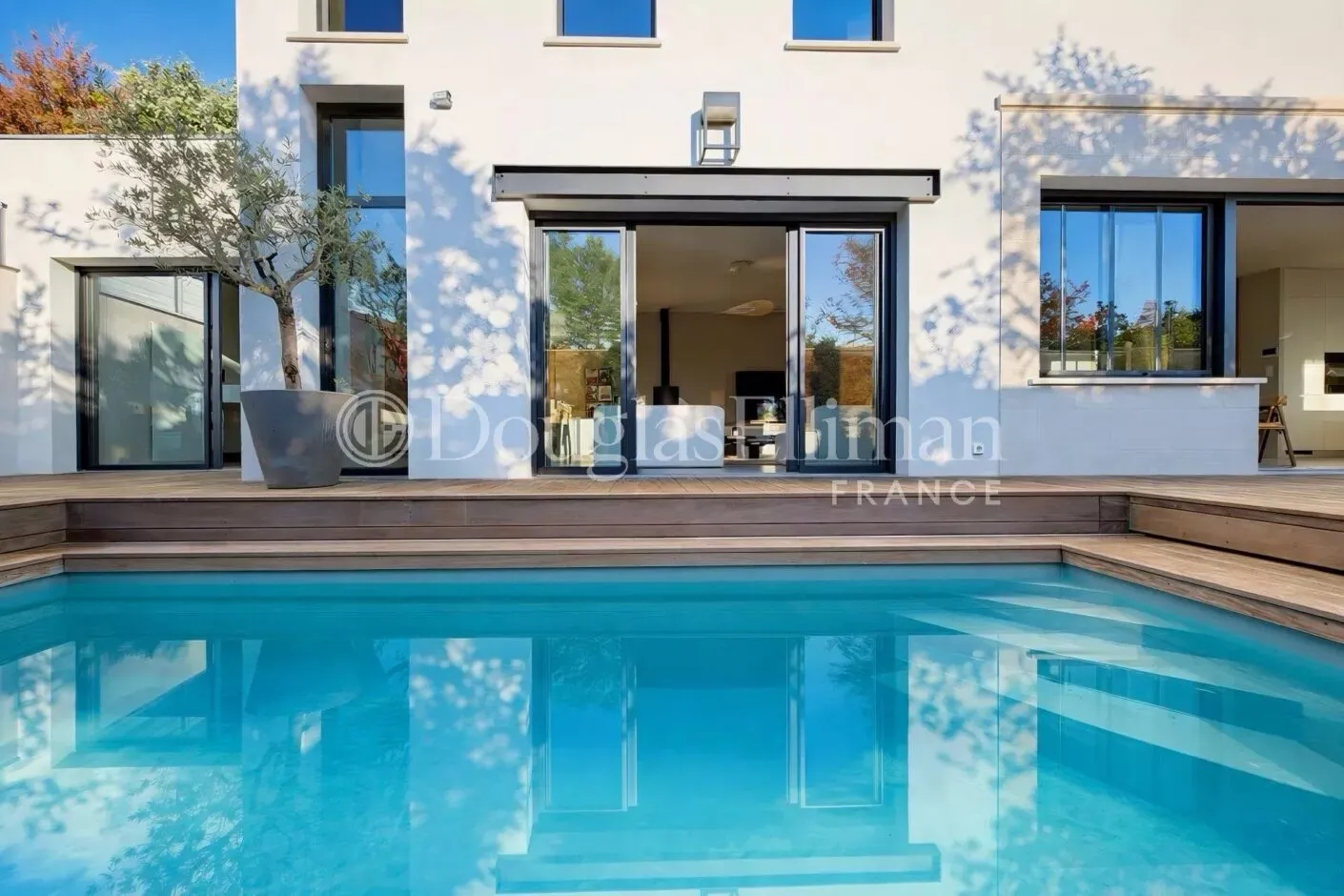 Image - BORDEAUX – BOUSCAT – Beautiful contemporary house – 6 Bedrooms – Swimming pool and Garage