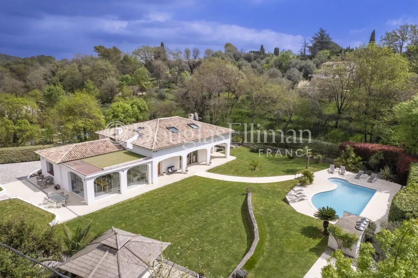 Image - VALBONNE :  Superbe villa à pied du village