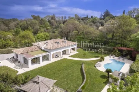 Image - VALBONNE :  Superbe villa à pied du village - Image nᵒ1