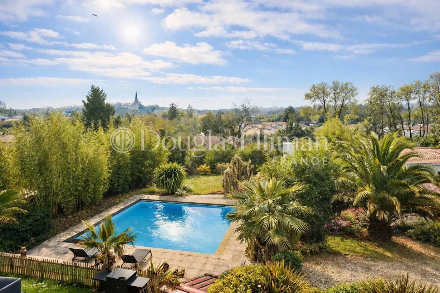 Image - MARTILLAC – Contemporary house