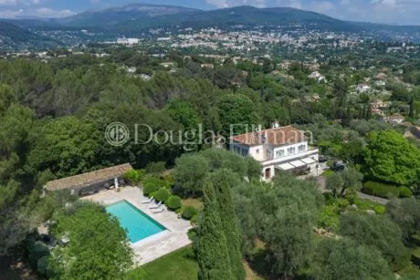 Image - GRASSE – A Perfumer’s Mansion with Pool and Views - Picture n°1