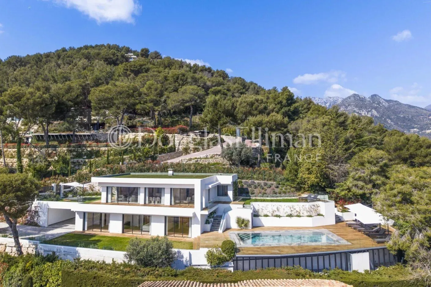 Image - ROQUEBRUNE-CAP-MARTIN –  villa rénovée d’esprit contemporain avec vue mer