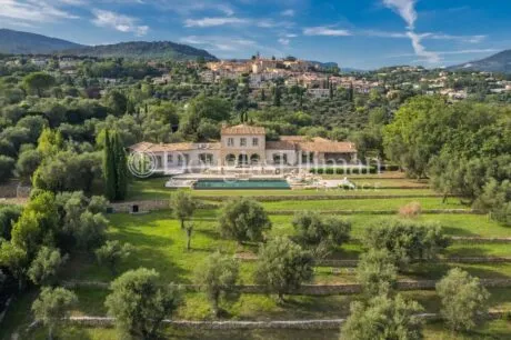 Image - CHATEAUNEUF-DE-GRASSE : A Beautiful Bastide Style Villa with Pool and Panoramic Views - Picture n°1