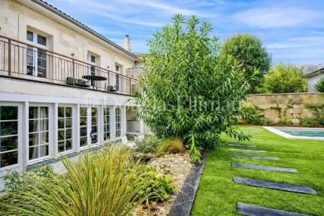 Image - BORDEAUX – Maison familiale avec jardin et piscine à Caudéran - Image nᵒ1