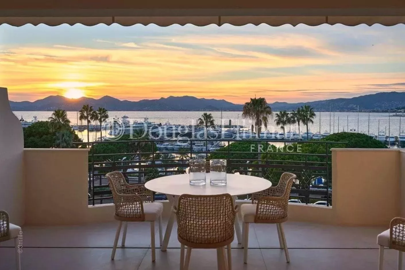 Image - CANNES CROISETTE – 4-room top-floor apartment with panoramic sea view