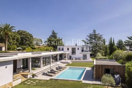 Image - PROCHE DE VALBONNE : Villa de Luxe Récemment Construite avec Piscine et une Maison d&rsquo;Invités - Image nᵒ1