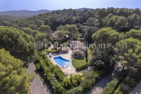Image - MOUGINS – Villa dans un prestigieux domaine - Image nᵒ1