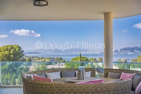 Image - CAP D&rsquo;ANTIBES – Superbe penthouse avec vue mer - Image nᵒ1