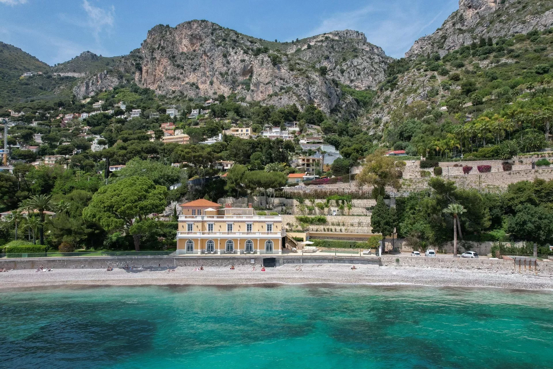 Image - Le charme d’une villa au bord de la mer
Profitez d’un accès direct à la mer depuis votre propriété