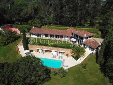 Image - URRUGNE – Villa avec piscine et vue montagnes - Image nᵒ1