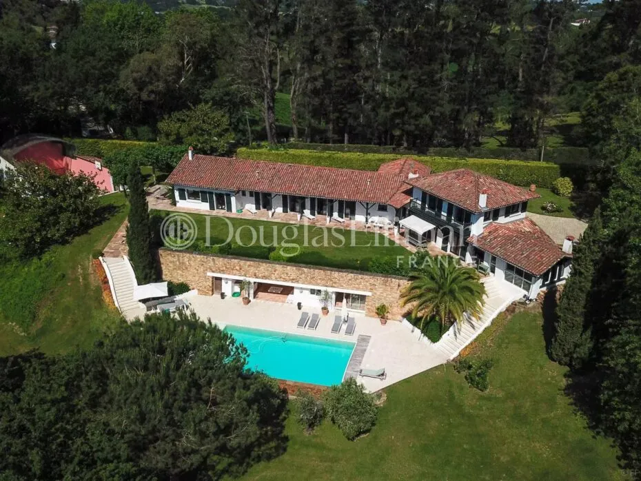 Image - URRUGNE – Villa avec piscine et vue montagnes