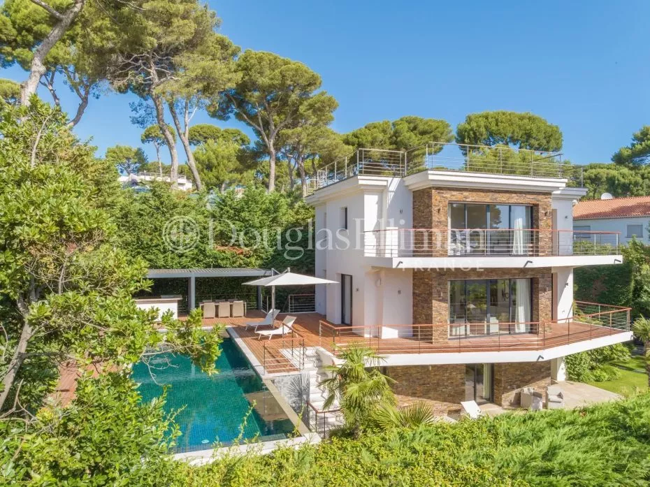 Image - CAP D&rsquo;ANTIBES – Villa moderne à quelques pas de la plage de la Garoupe