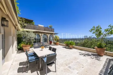 Image - CHATEAUNEUF-DE-GRASSE – An Apartment with sea view and large terrace - Picture n°1