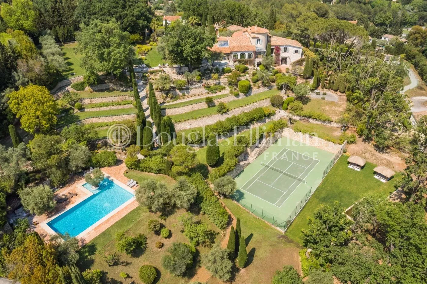 Image - MOUGINS – Splendide bastide entièrement rénovée avec vue mer, terrain de tennis et chapelle