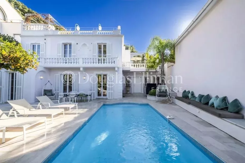 Image - CAP D&rsquo;ANTIBES – Villa Belle Époque