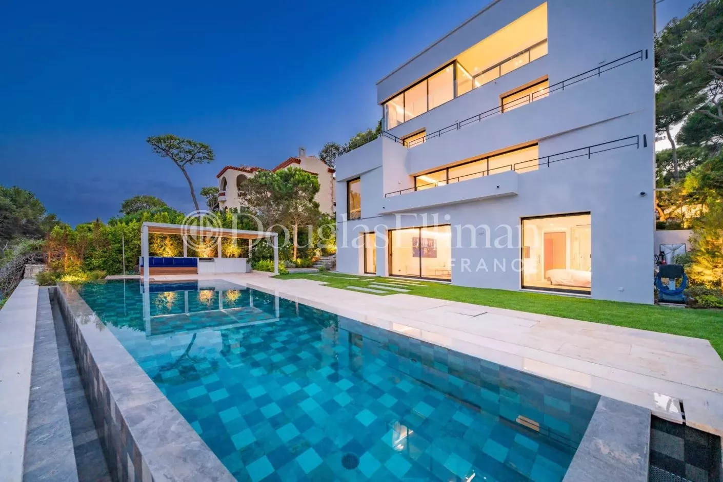 Image - CAP D’ANTIBES – Première ligne face à la Méditerranée