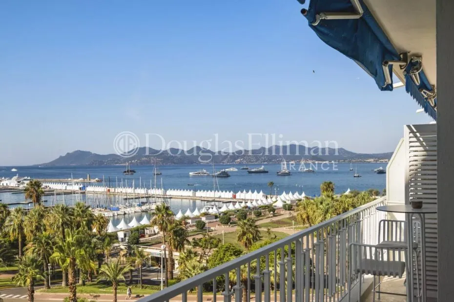 Image - CANNES Croisette – Superbe 4 pièces rénové vue Mer