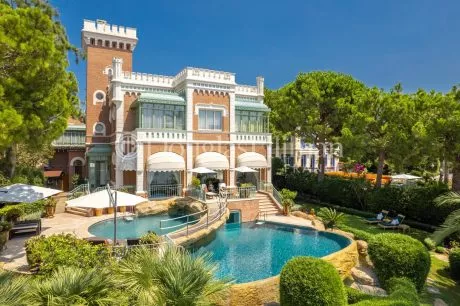 Image - CAP D’ANTIBES : An Iconic Waterfront Villa on Cap d’Antibes - Picture n°1