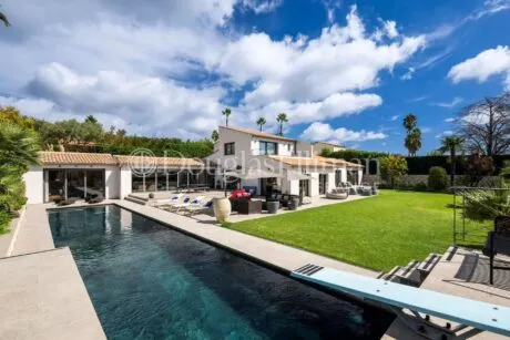 Image - VALBONNE : Villa d’ Exception avec vue mer panoramique – Domaine du Mont d’Azur - Image nᵒ1