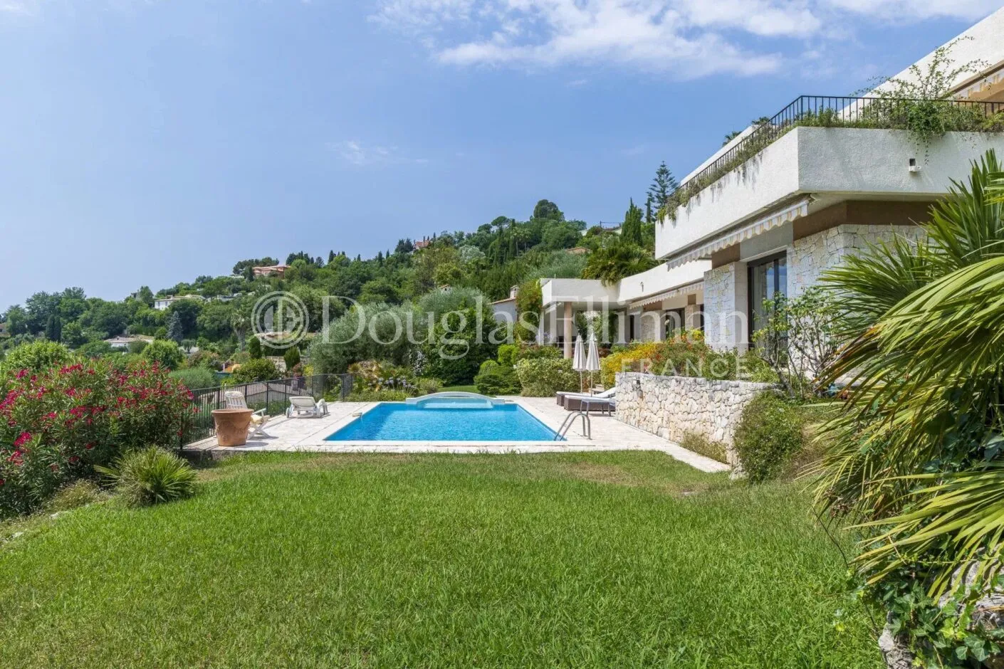 Image - VENCE : Une très belle villa contemporaine avec vue mer panoramique