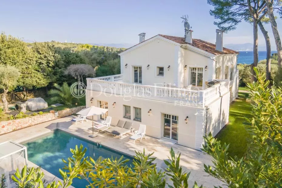 Image - Cap d&rsquo;Antibes – Magnifique villa rénovée à deux pas des plages