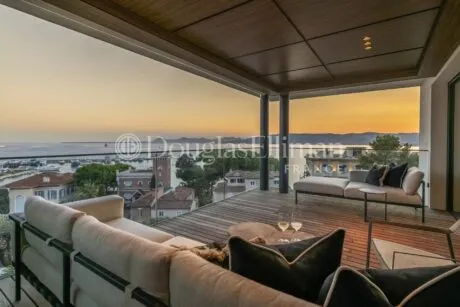 Image - CAP D&rsquo;ANTIBES – Appartement au dernier étage avec vue mer panoramique - Image nᵒ1