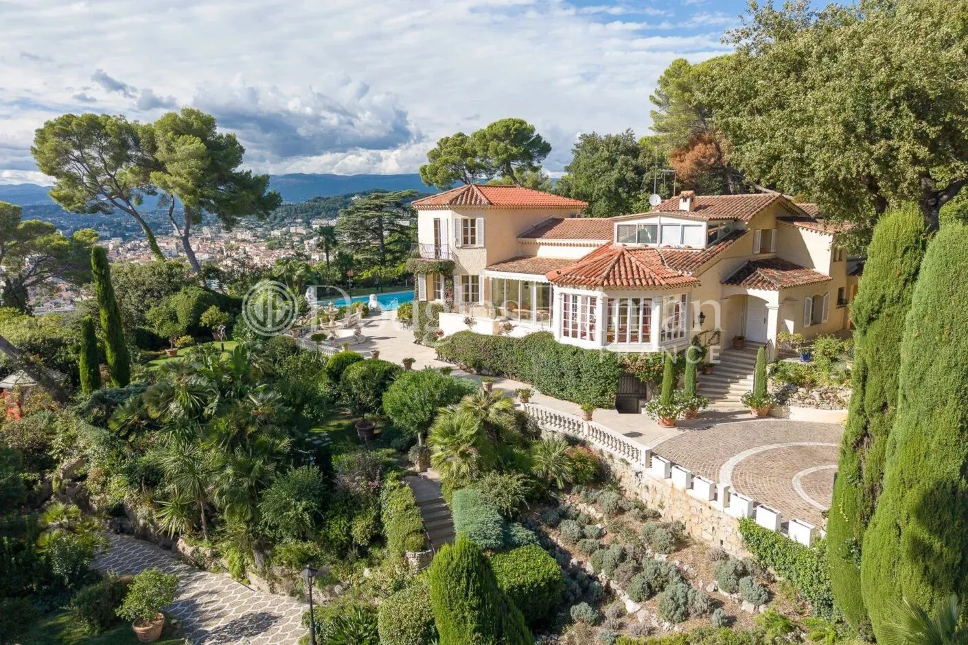 Image - CANNES : Superbe Villa Classique avec Vue Mer