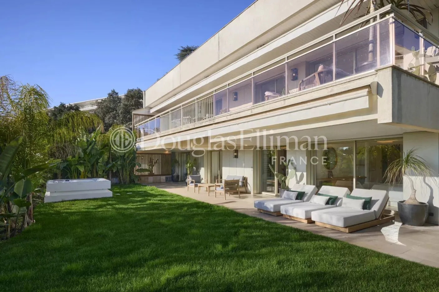 Image - CANNES CALIFORNIE – Unique apartment-villa with sea views