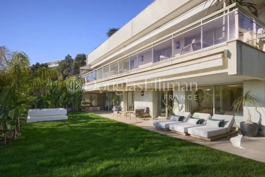 Image - CANNES CALIFORNIE – Unique apartment-villa with sea views