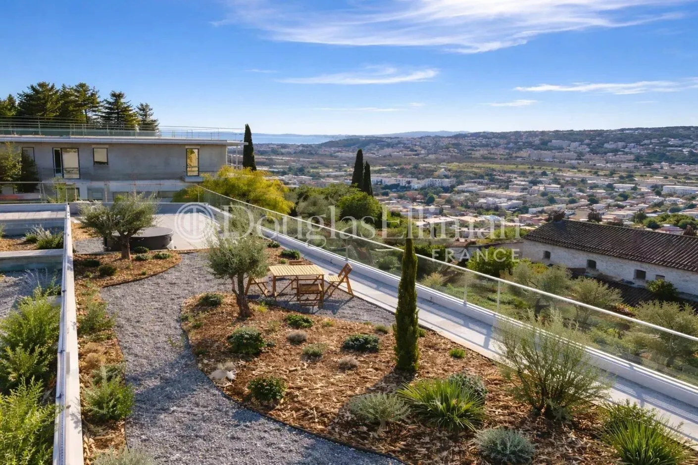 Image - NICE – Penthouse 5 pièces avec toit terrasse jacuzzi et jardin vue mer corniche fleurie