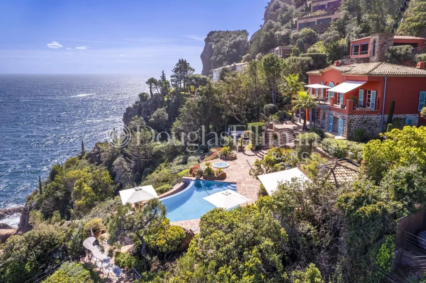 Image - THEOULE-SUR-MER – Magnifique villa pieds dans l&rsquo;eau