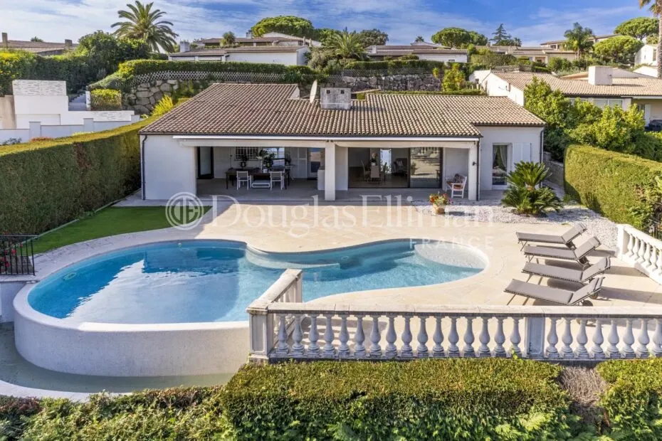 Image - VILLENEUVE LOUBET – Stunning single-story villa in Hauts de Vaugrenier