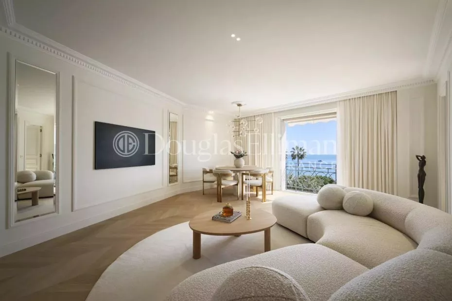 Image - CANNES CROISETTE – Magnificent renovated 4-room apartment with sea view