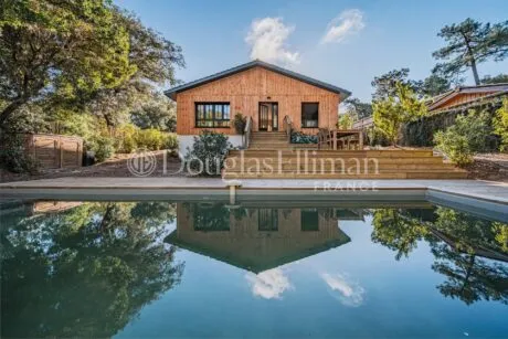 Image - CAP-FERRET – Villa de style cabane au coeur du village du Canon - Image nᵒ1