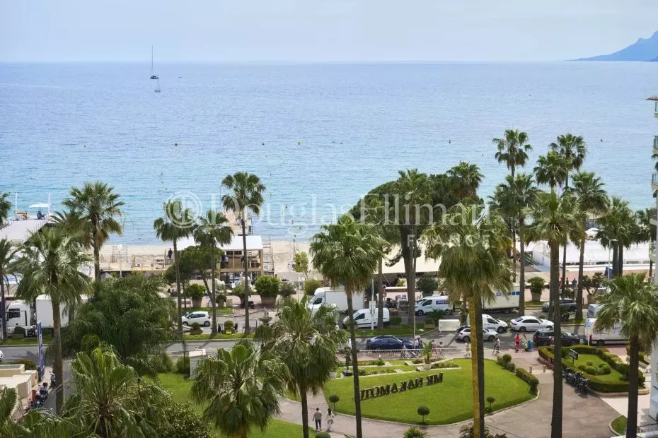 Image - CANNES CROISETTE – Renovated 3-room apartment on a high floor in the Grand Hotel